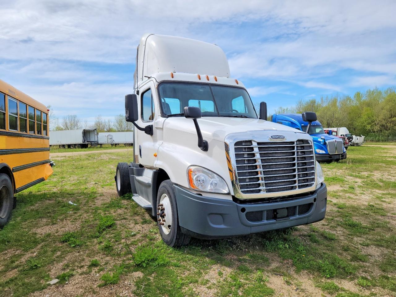 2016 FREIGHTLINER All other VIN 1FUBGEDV3GLHC5762 photo 1