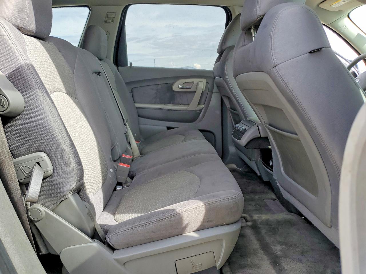 2010 Chevrolet Traverse VIN 1GNLVEEDXAS109215 photo 11