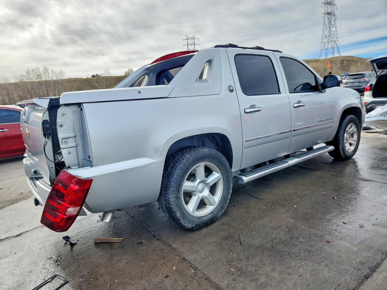 2013 Chevrolet Avalanche VIN 3GNMCGE08DG236835 photo 3