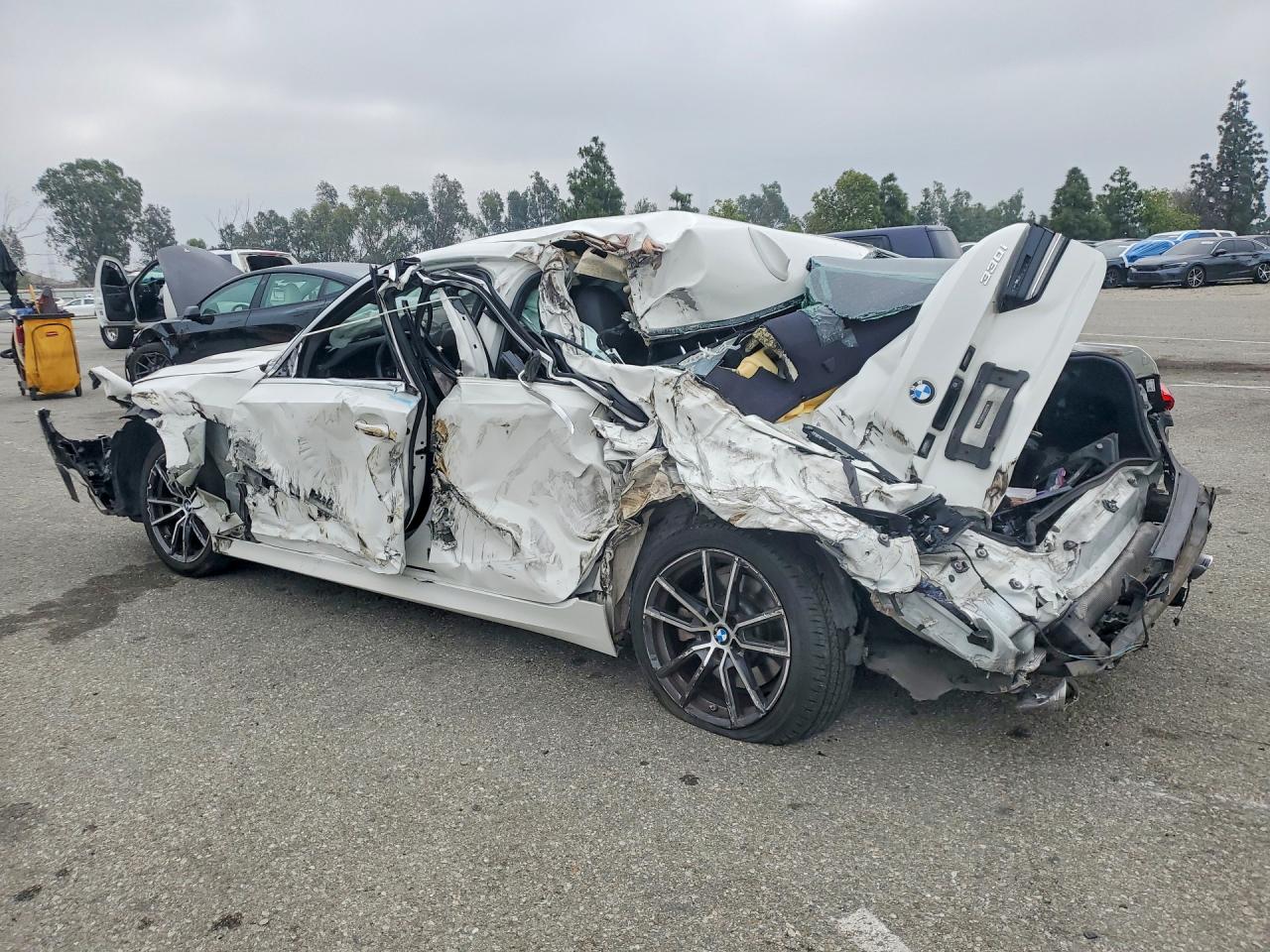 2021 BMW 3 series VIN 3MW5R1J00M8B78029 photo 2