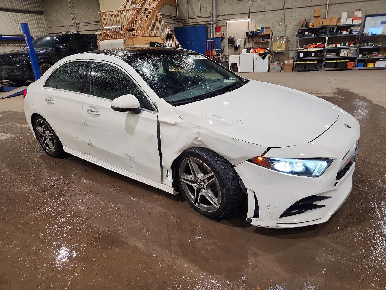2019 Mercedes-Benz A-class VIN WDD3G4FBXKW000926 photo 4