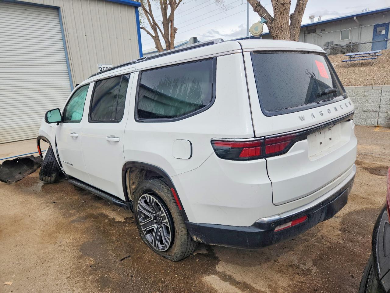 2025 Jeep Wagoneer VIN 1C4SJVBP1SS530224 photo 2