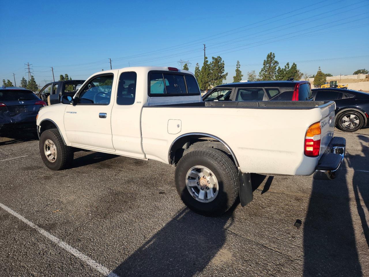 2000 Toyota Tacoma VIN 4TASM92N3YZ600895 photo 2