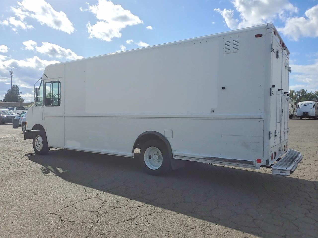 2005 FREIGHTLINER All other VIN 4UZAANBW95CV06007 photo 2