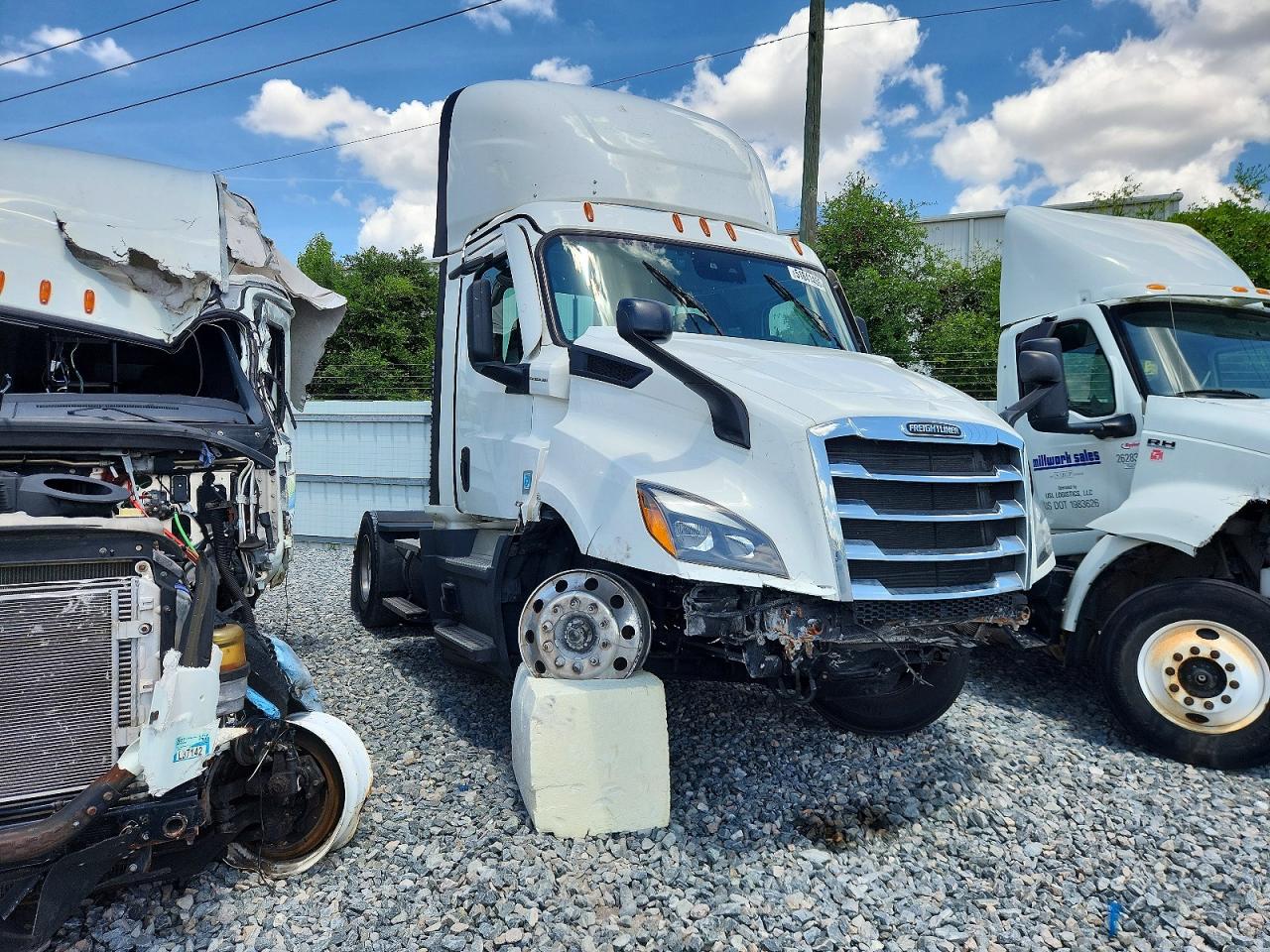 2024 FREIGHTLINER All other VIN 3AKBHSDV8RSVH6295 photo 1