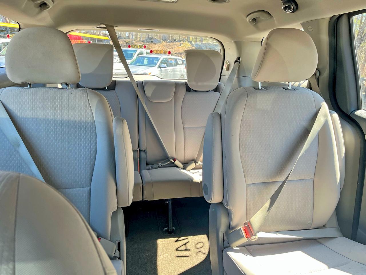 2018 Kia SEDONA VIN KNDMA5C12J6400723 photo 6