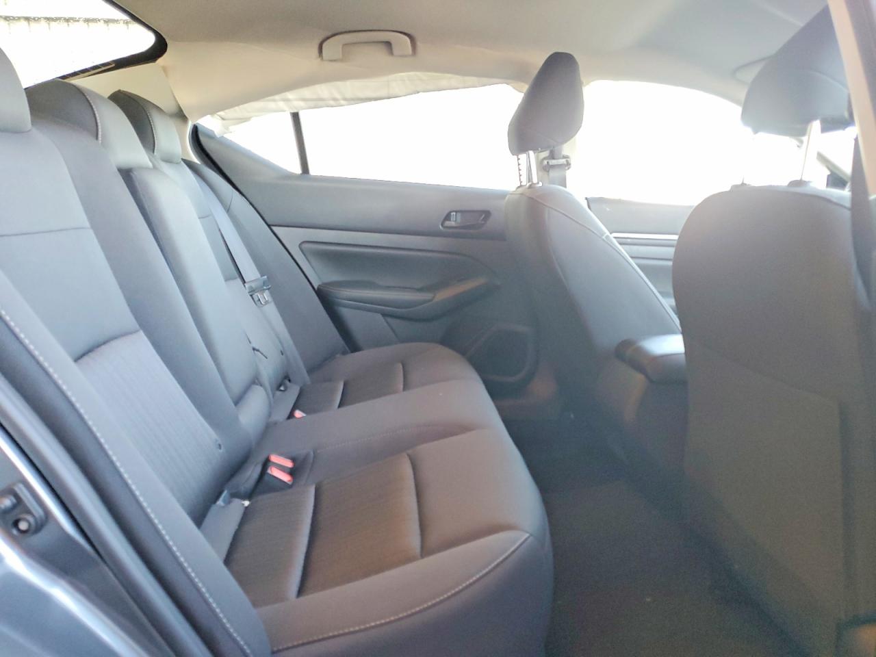 2026 Nissan Altima VIN 1N4BL4DVXTN323353 photo 10
