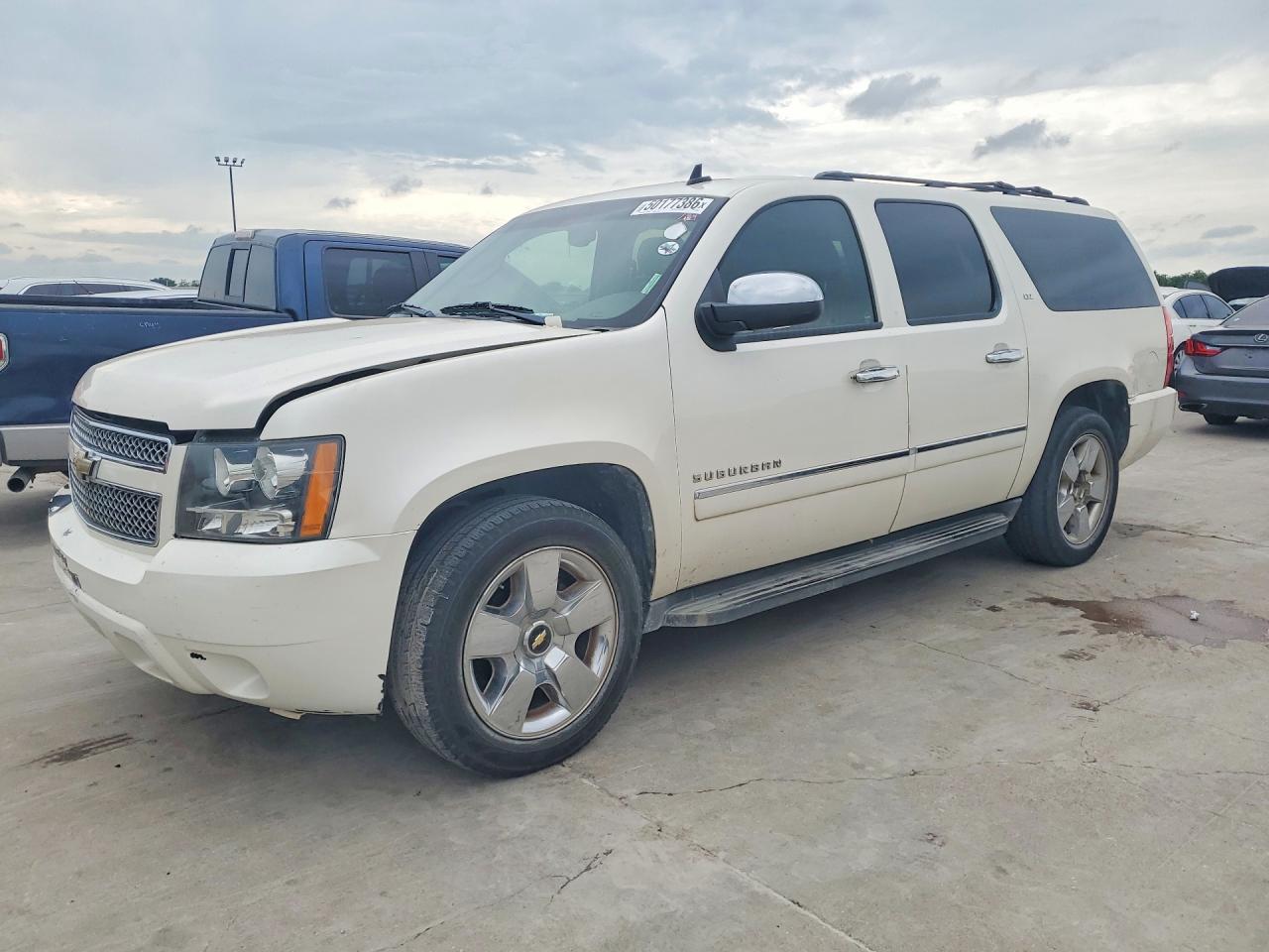 2011 Chevrolet Suburban VIN 1GNSCKE02BR289361 photo 1