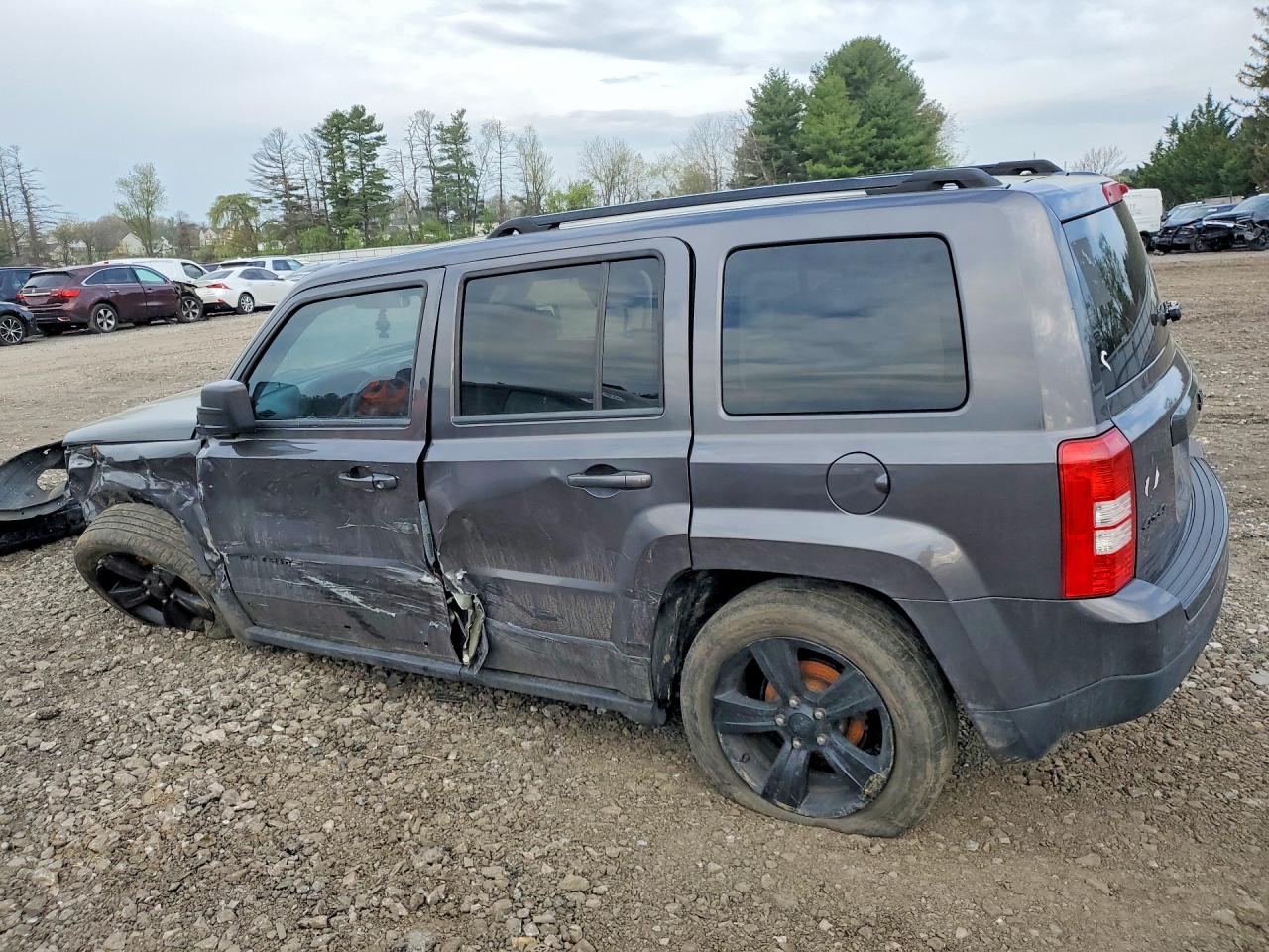 2015 JEEP Patriot VIN 1C4NJRBB2FD395256 photo 2