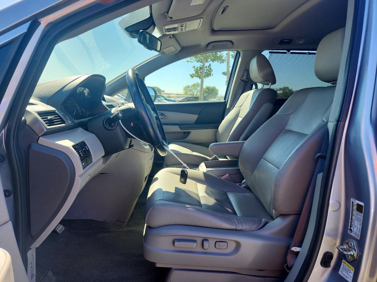 2017 Honda Odyssey VIN 5FNRL5H60HB001523 photo 7