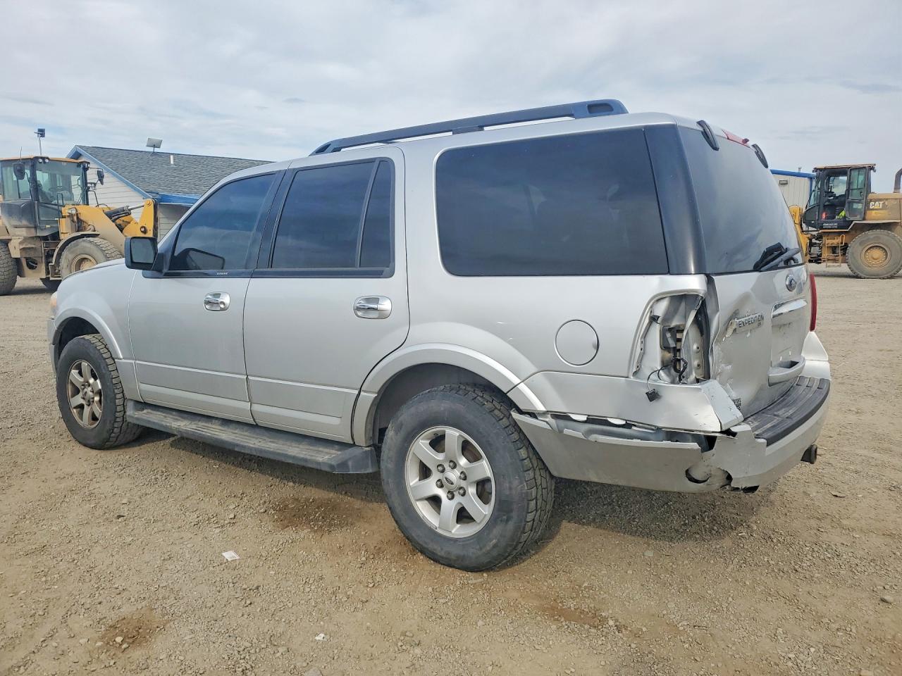 2010 FORD Expedition VIN 1FMJU1G51AEB57052 photo 2