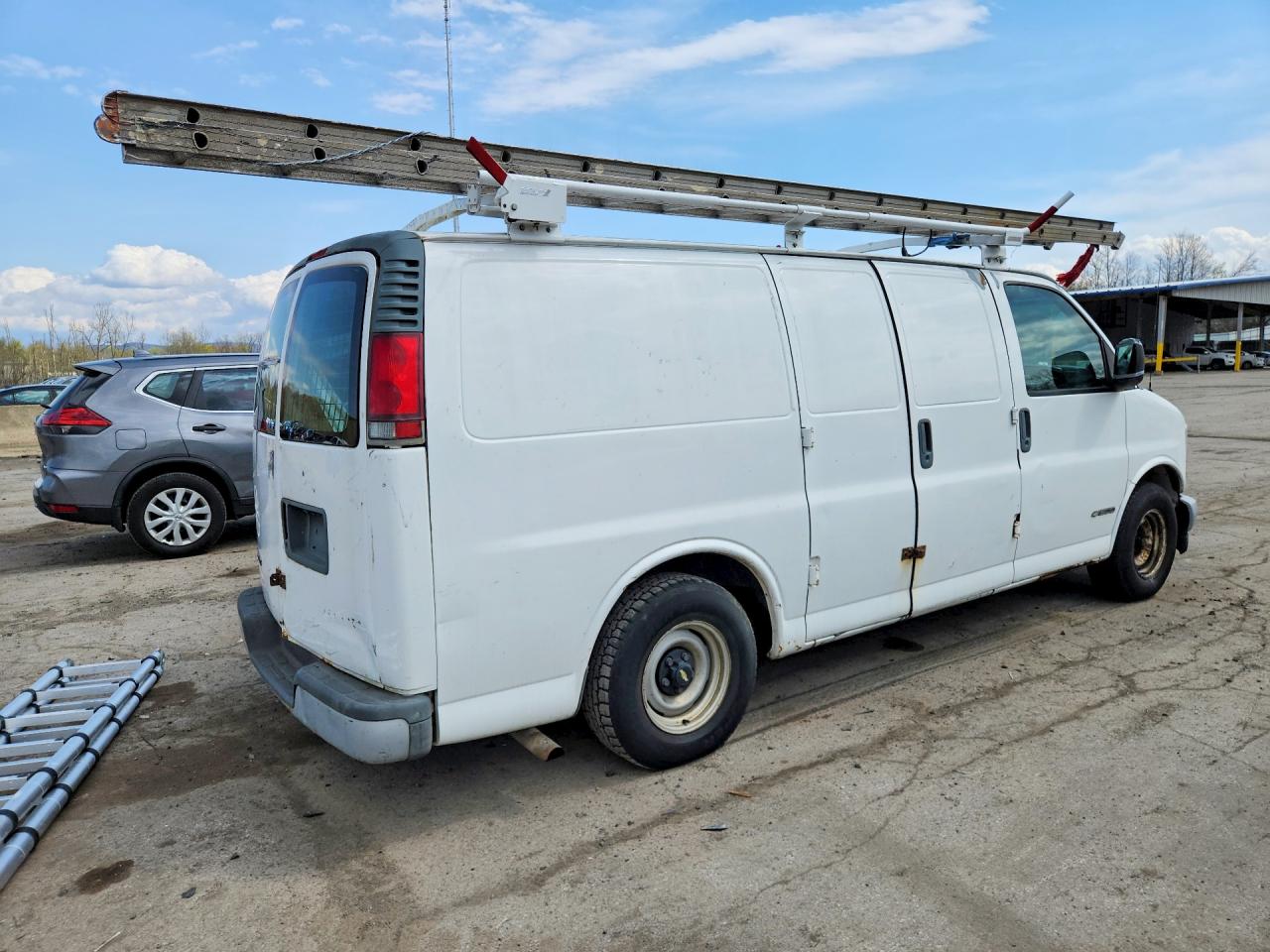 2002 CHEVROLET Express VIN 1GCFG15W421221381 photo 3