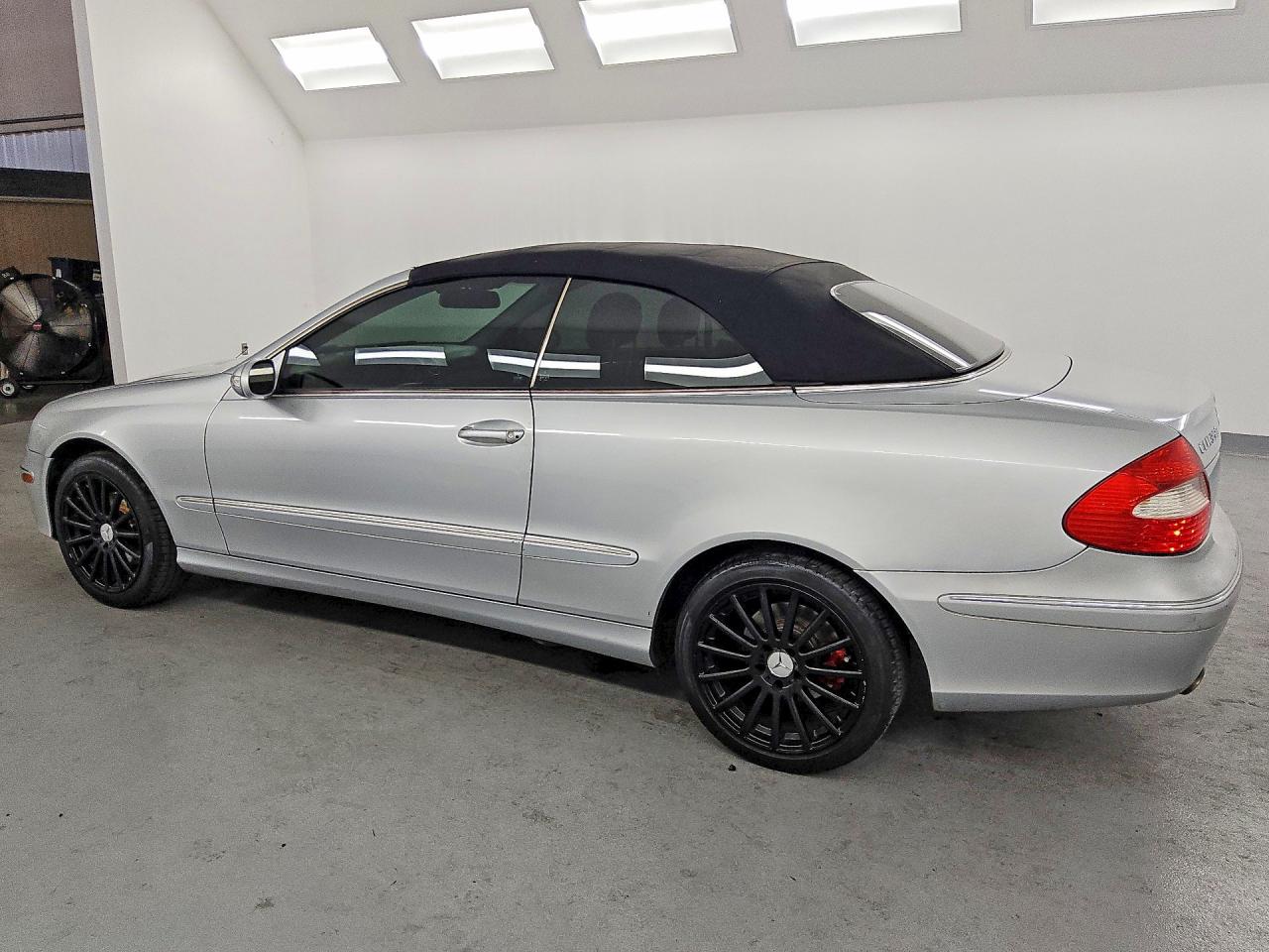 2007 Mercedes-Benz Clk-class VIN WDBTK56F77F209239 photo 2
