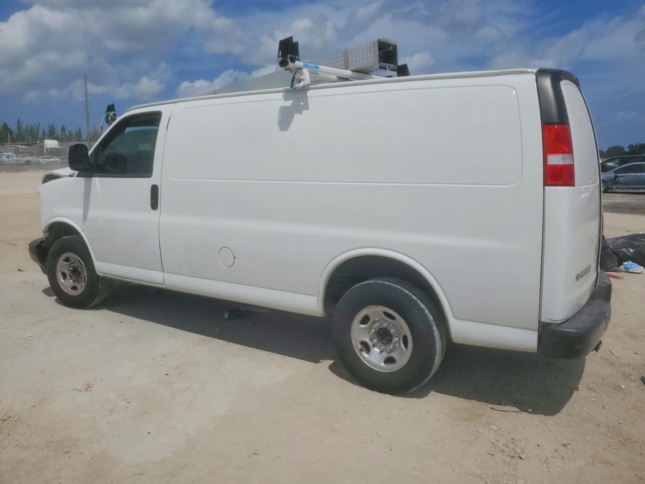 2024 GMC All models VIN 1GTW7AFP5R1213954 photo 2