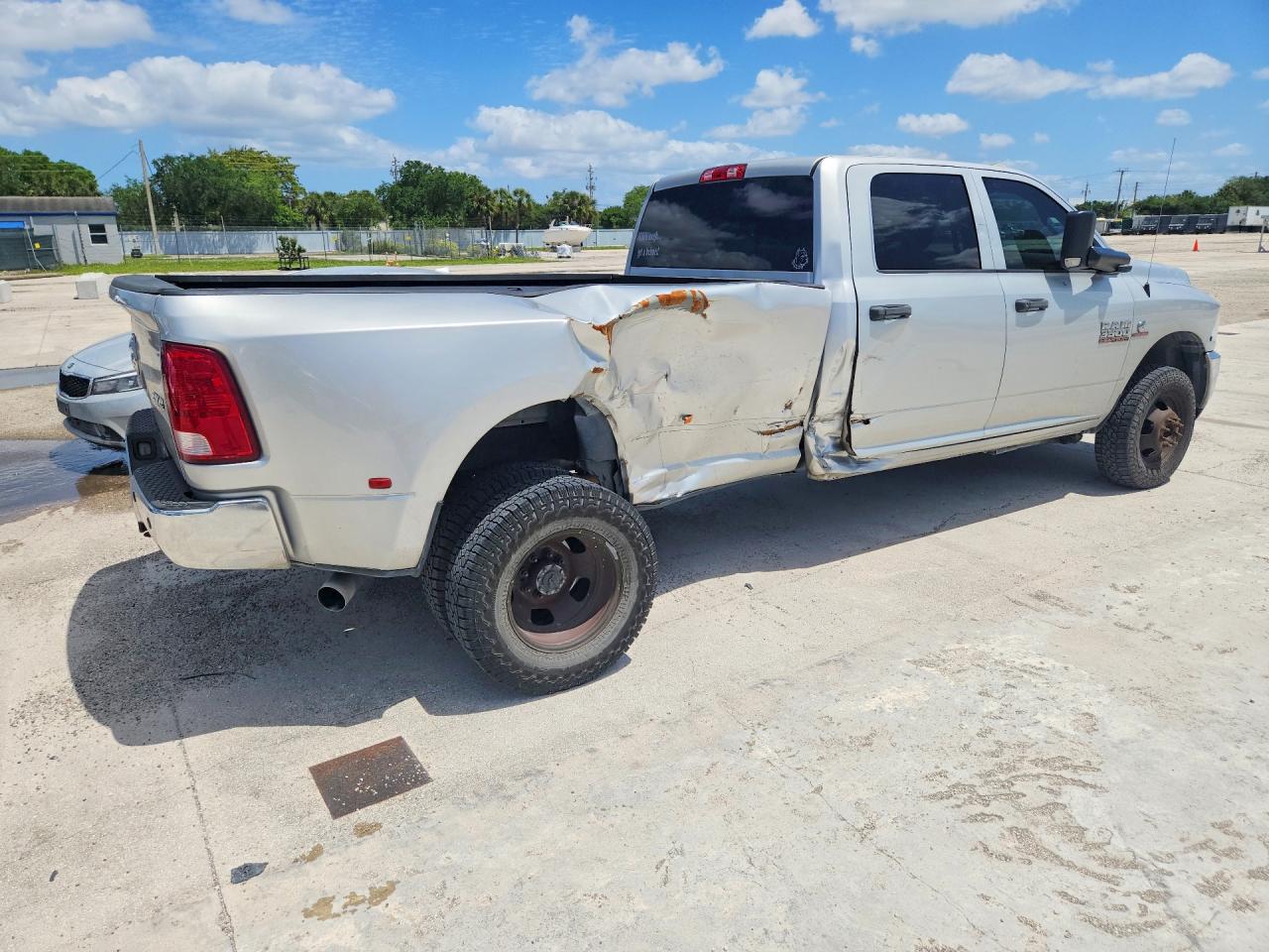 2015 Ram 3500 VIN 3C63RRGL9FG666650 photo 3
