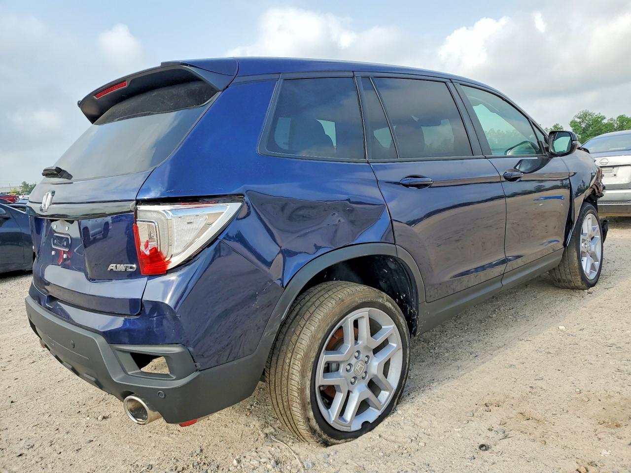 2024 Honda Passport VIN 5FNYF8H56RB012703 photo 3