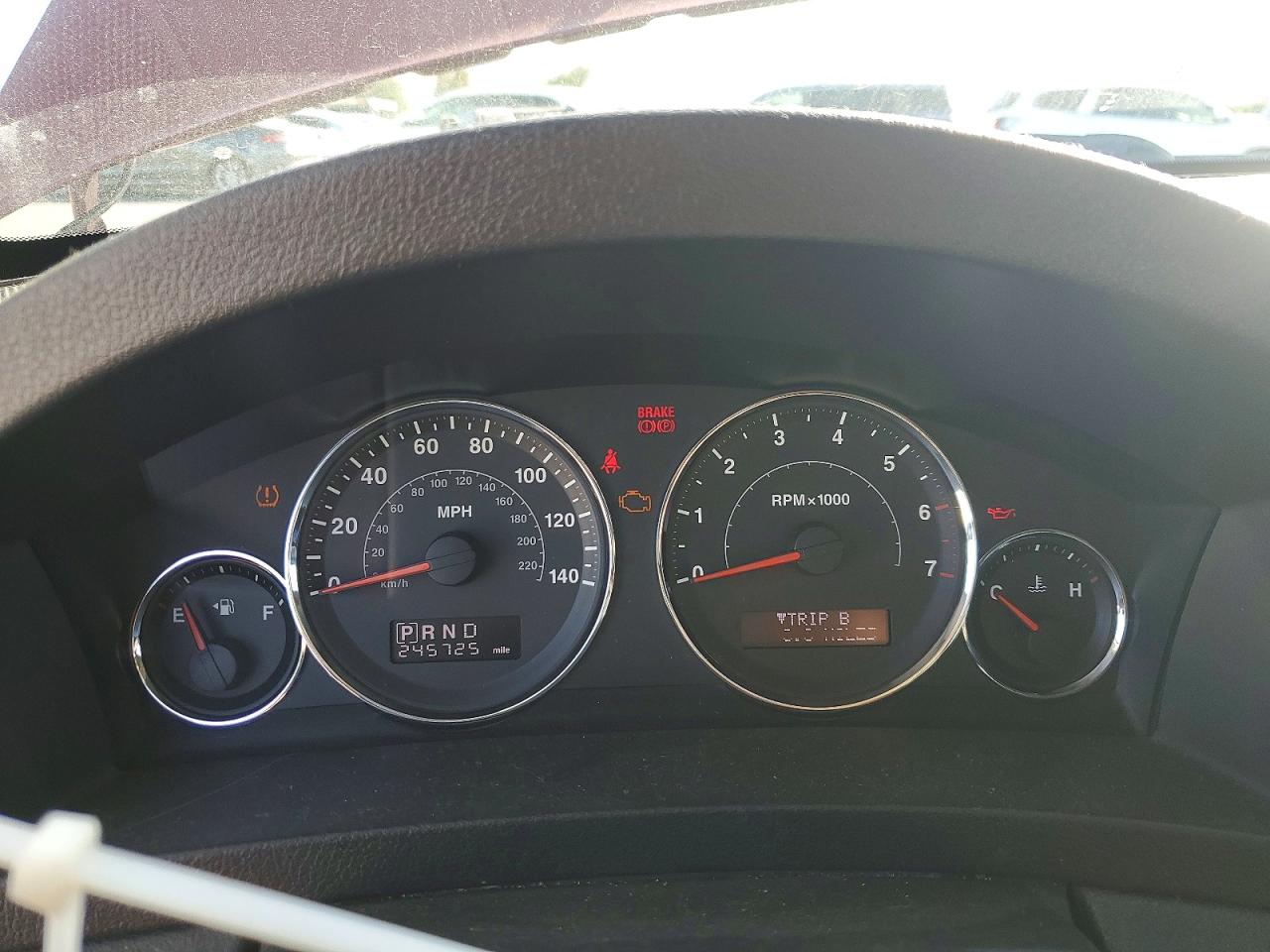 2010 Jeep Cherokee VIN 1J4PR4GK9AC121056 photo 9