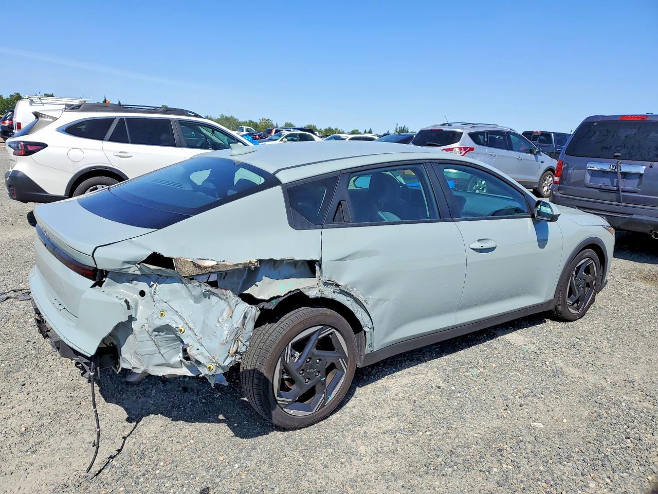 2025 Kia All other VIN 3KPFU4DE9SE007907 photo 3