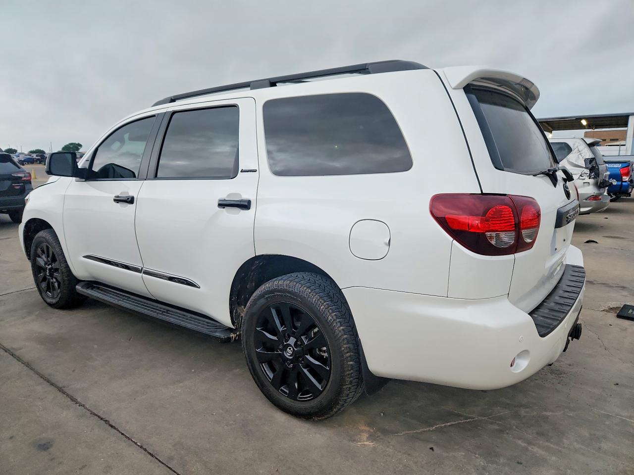2021 Toyota Sequoia VIN 5TDHY5A11MS075874 photo 2