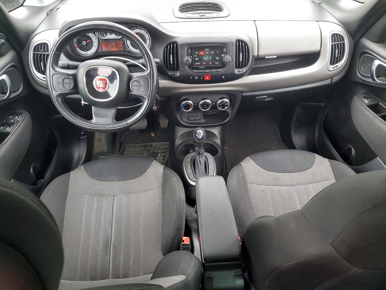 2017 Fiat 500 VIN ZFBCFAAH3HZ038743 photo 8