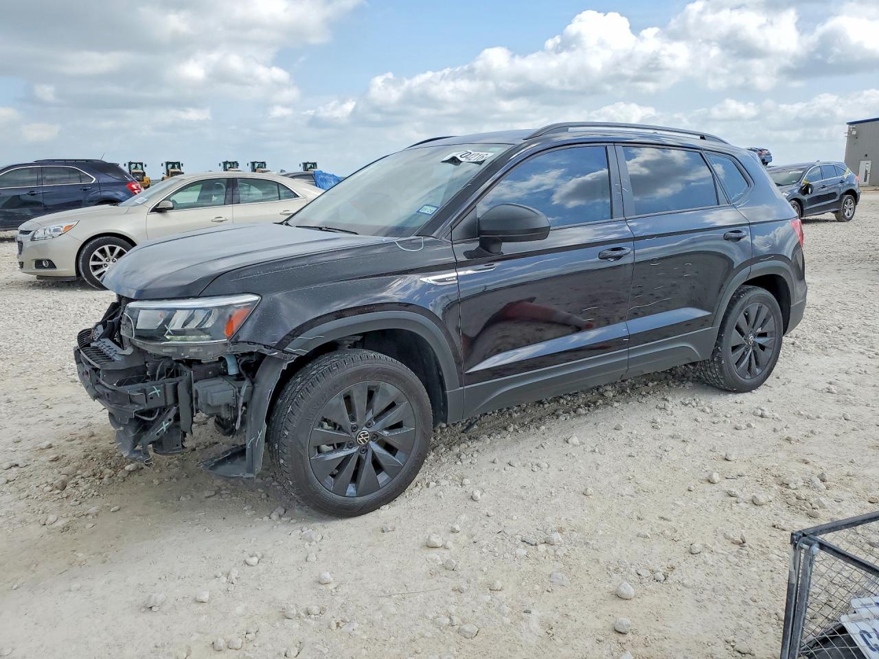 2024 Volkswagen All other VIN 3VV5X7B29RM108203 photo 1