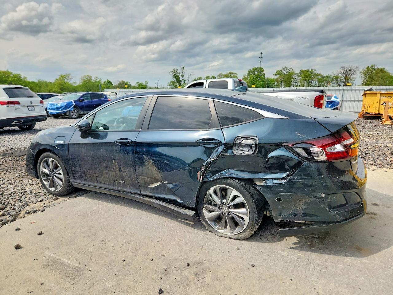 2018 Honda Clarity VIN JHMZC5F37JC010830 photo 2