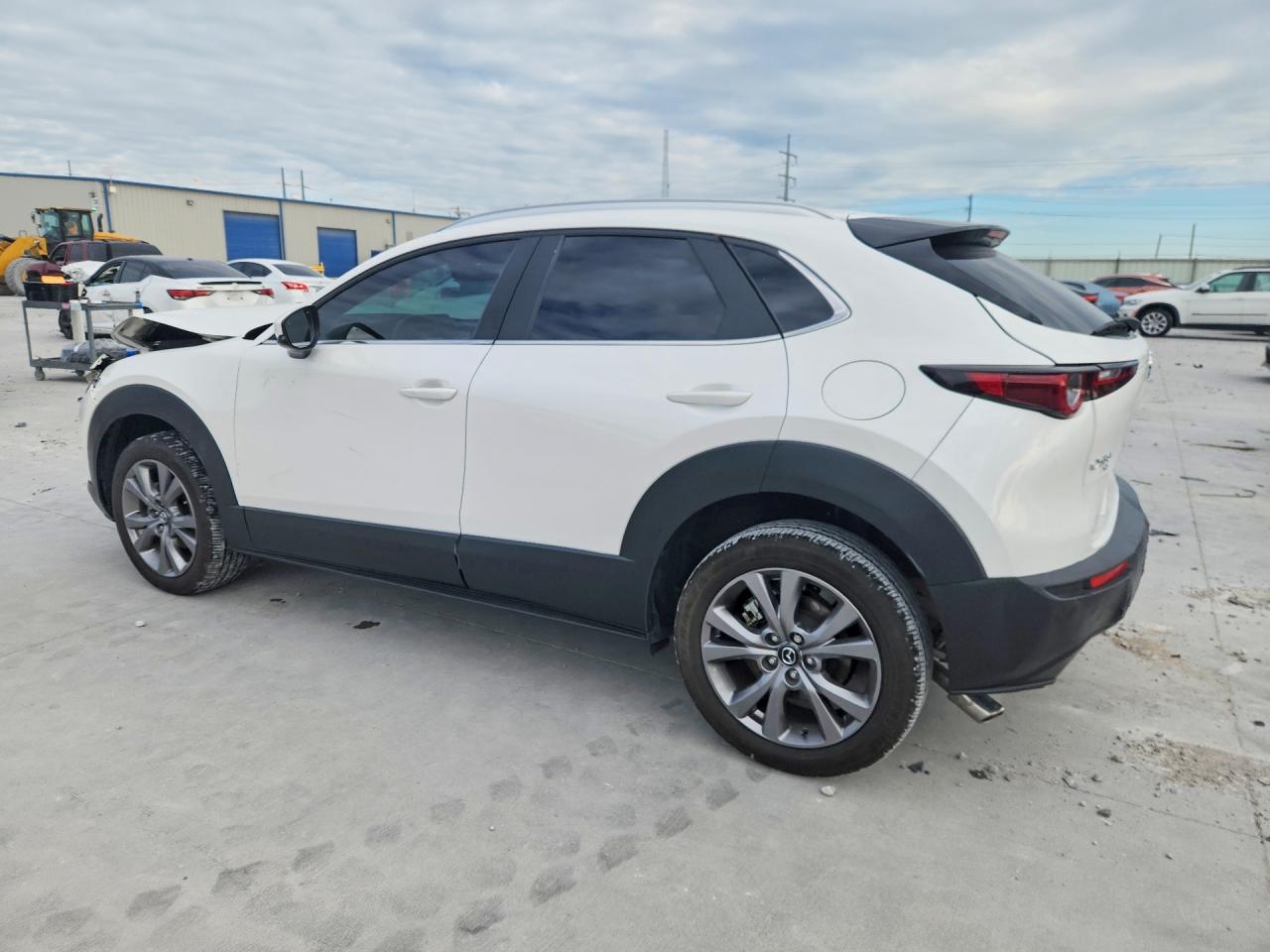 2023 Mazda Cx30 VIN 3MVDMBCM7PM587061 photo 2