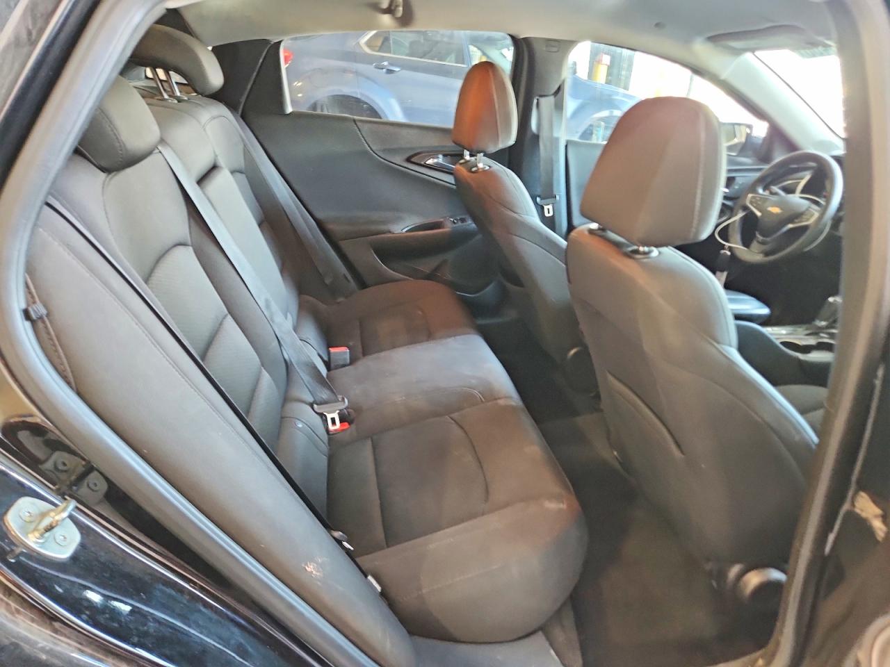 2018 Chevrolet Malibu VIN 1G1ZD5ST1JF226989 photo 10