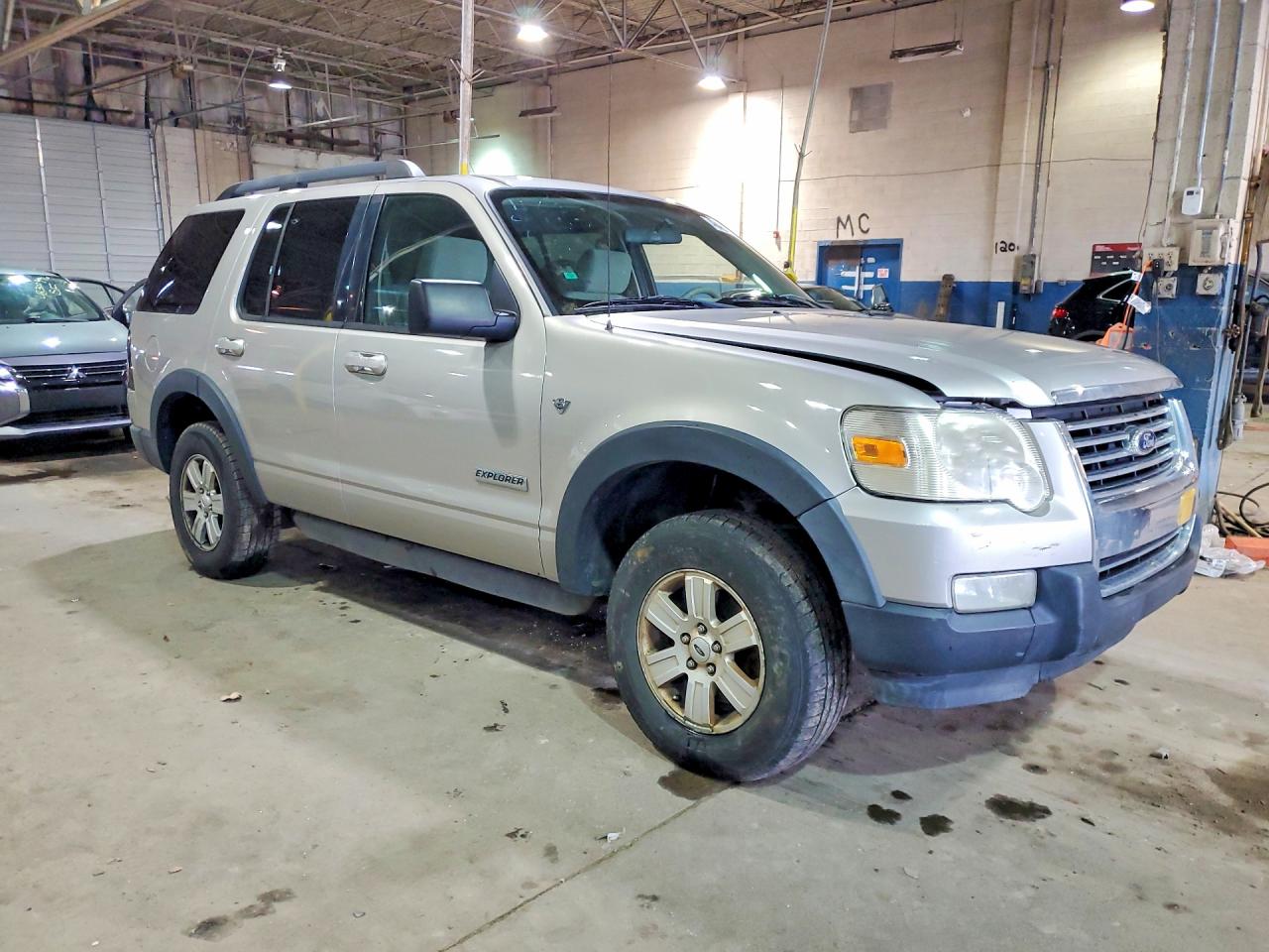 2007 Ford Explorer VIN 1FMEU73887UA97189 photo 4