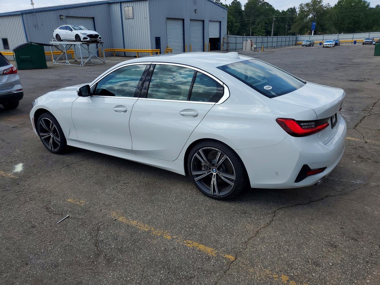2021 BMW 3 series VIN 3MW5R1J0XM8B67068 photo 2