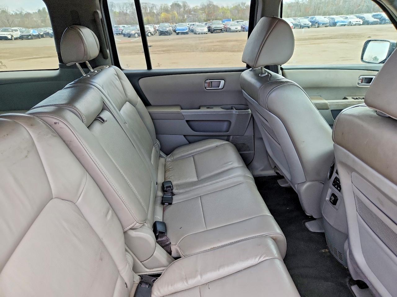 2011 HOND Pilot VIN 5FNYF4H55BB069859 photo 11