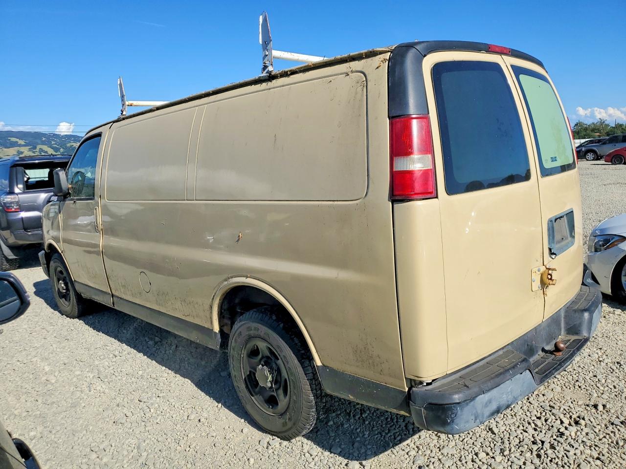 2005 CHEVROLET Express VIN 1GCFG15X551134165 photo 2