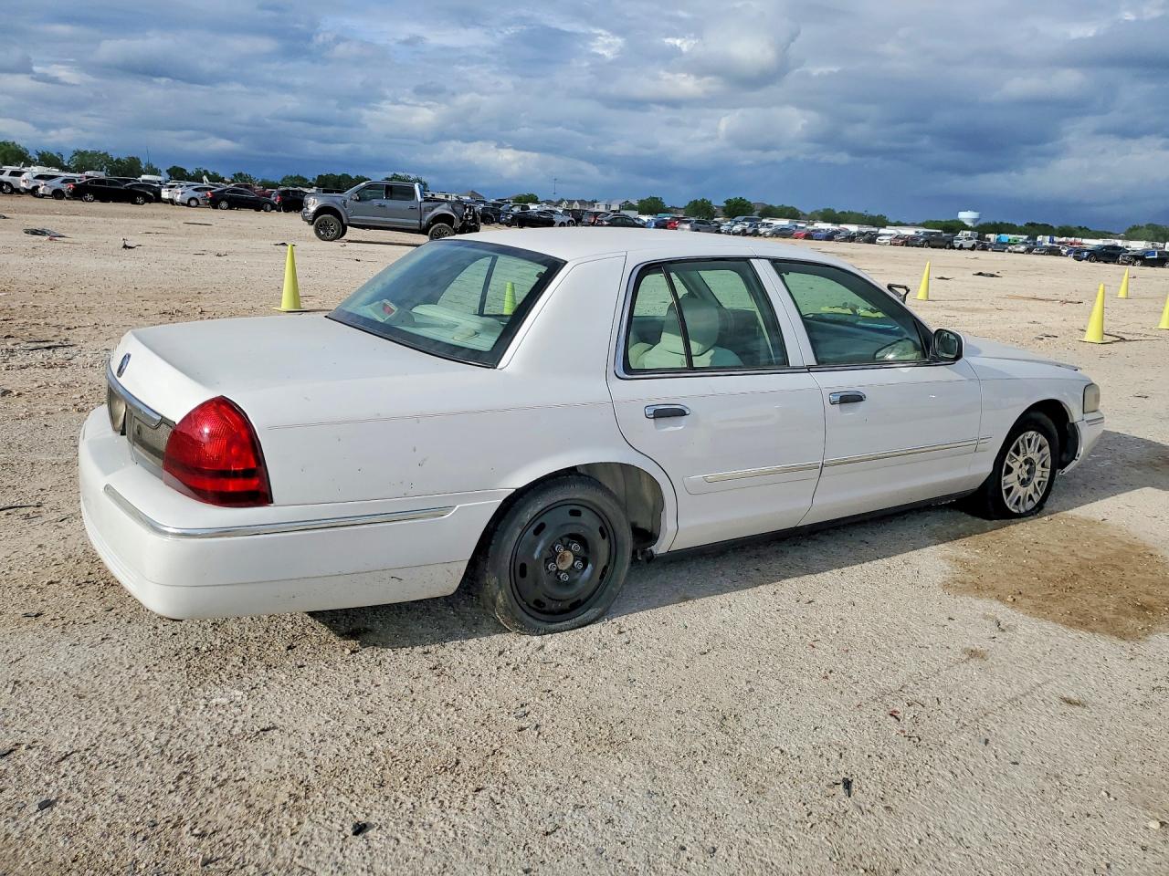2008 Mercury Grmarquis VIN 2MEFM74V48X631648 photo 3