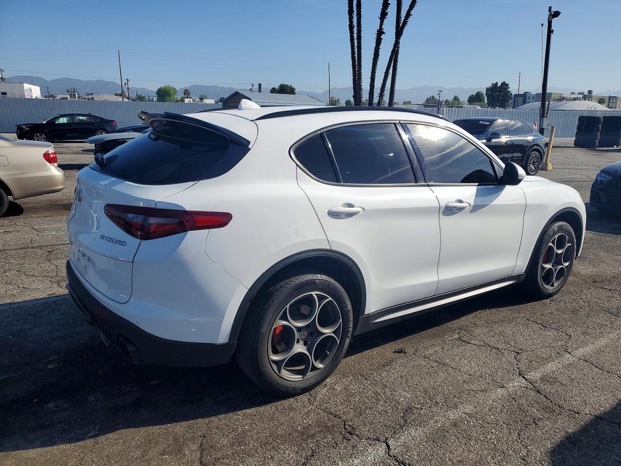 2022 Alfa Stelvio VIN ZASPAJAN8N7D44189 photo 3