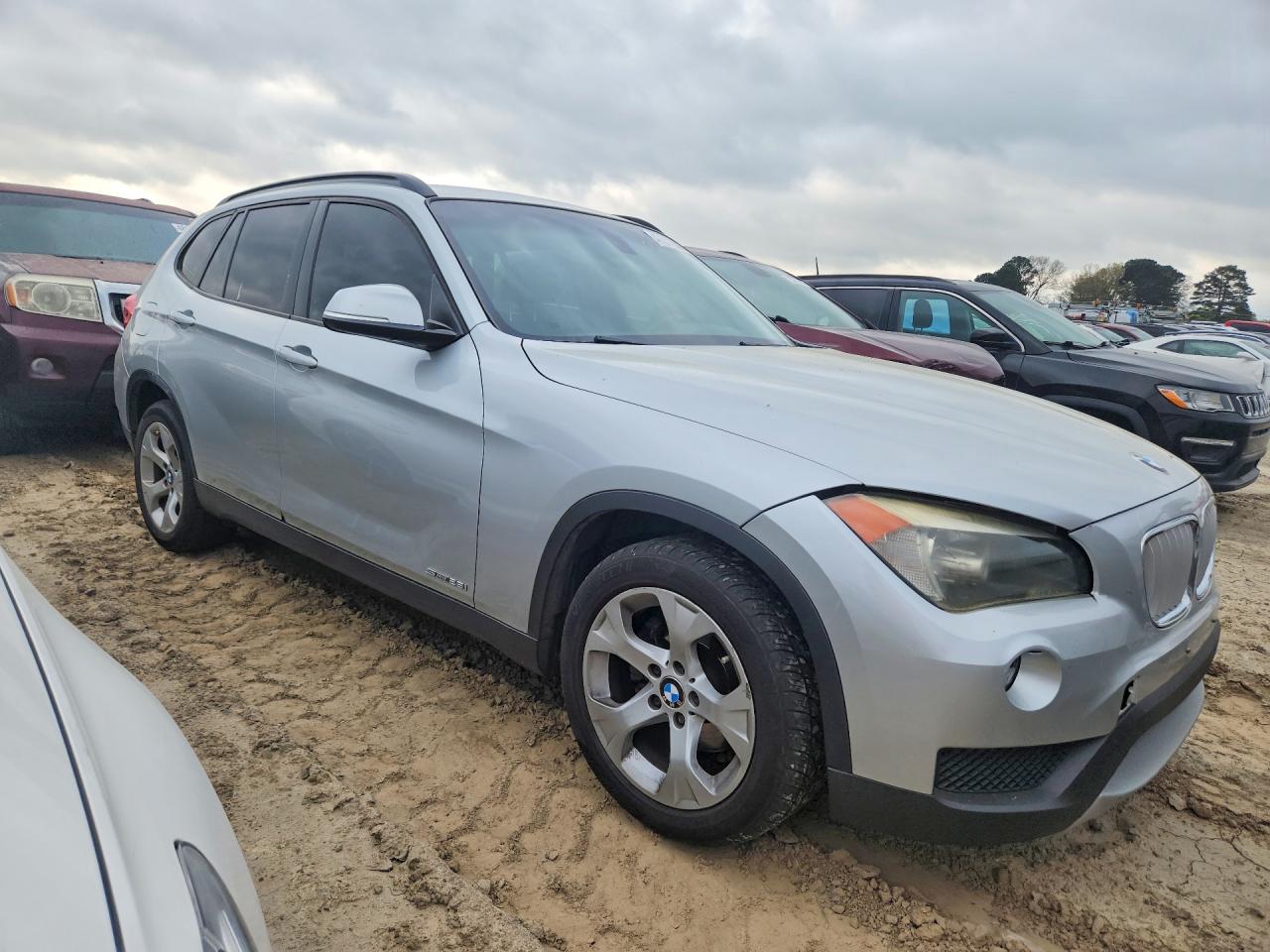2013 BMW X1 VIN WBAVM1C58DVW45413 photo 4