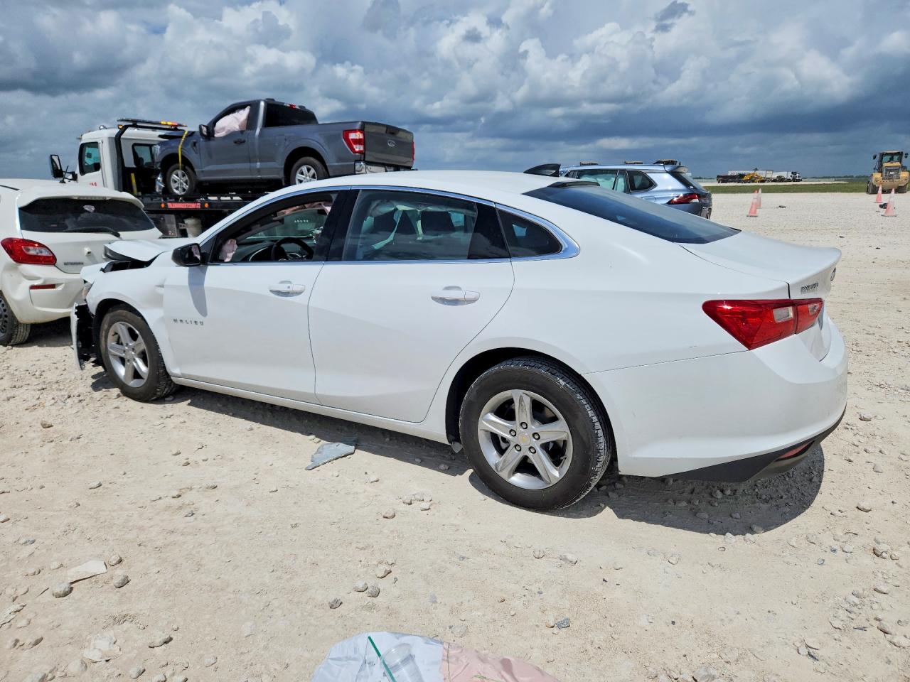 2025 Chevrolet Malibu VIN 1G1ZC5ST8SF120057 photo 2