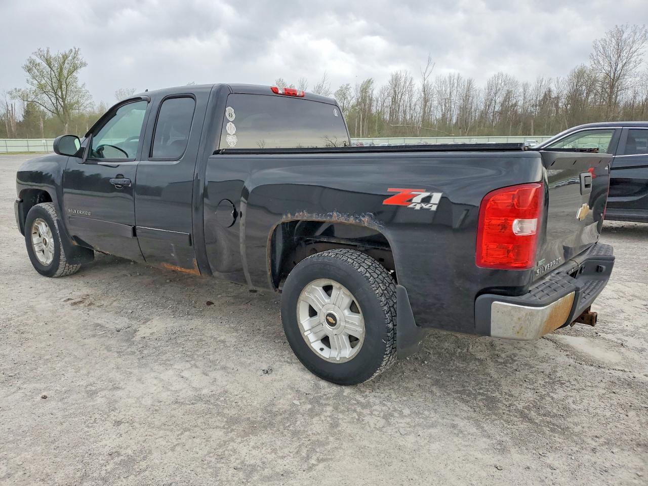2011 CHEV Silverado VIN 1GCRKSE36BZ172290 photo 2