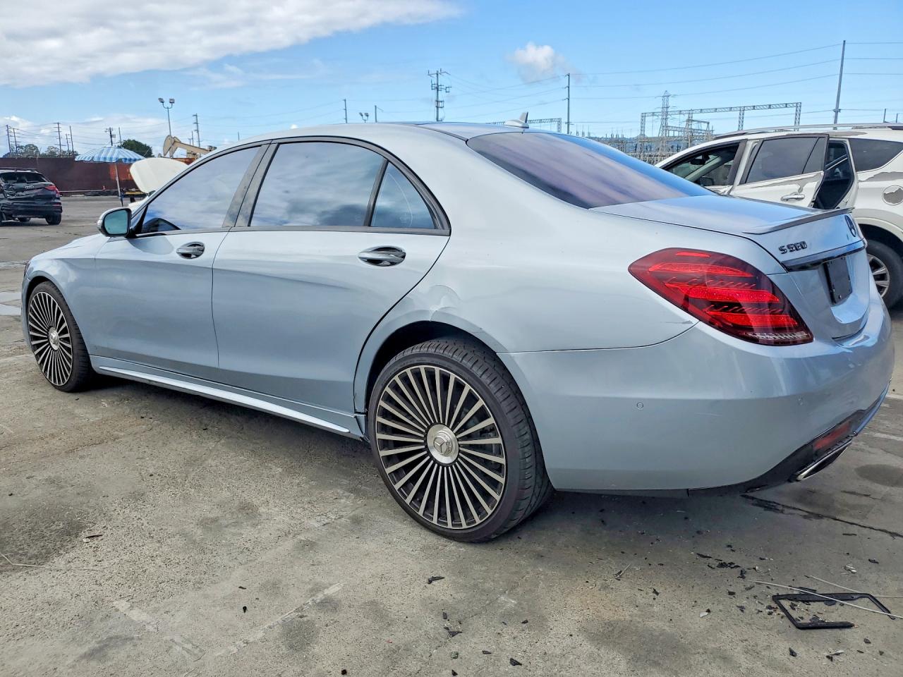 2020 Mercedes-Benz S class VIN W1KUG8DB0LA553680 photo 2