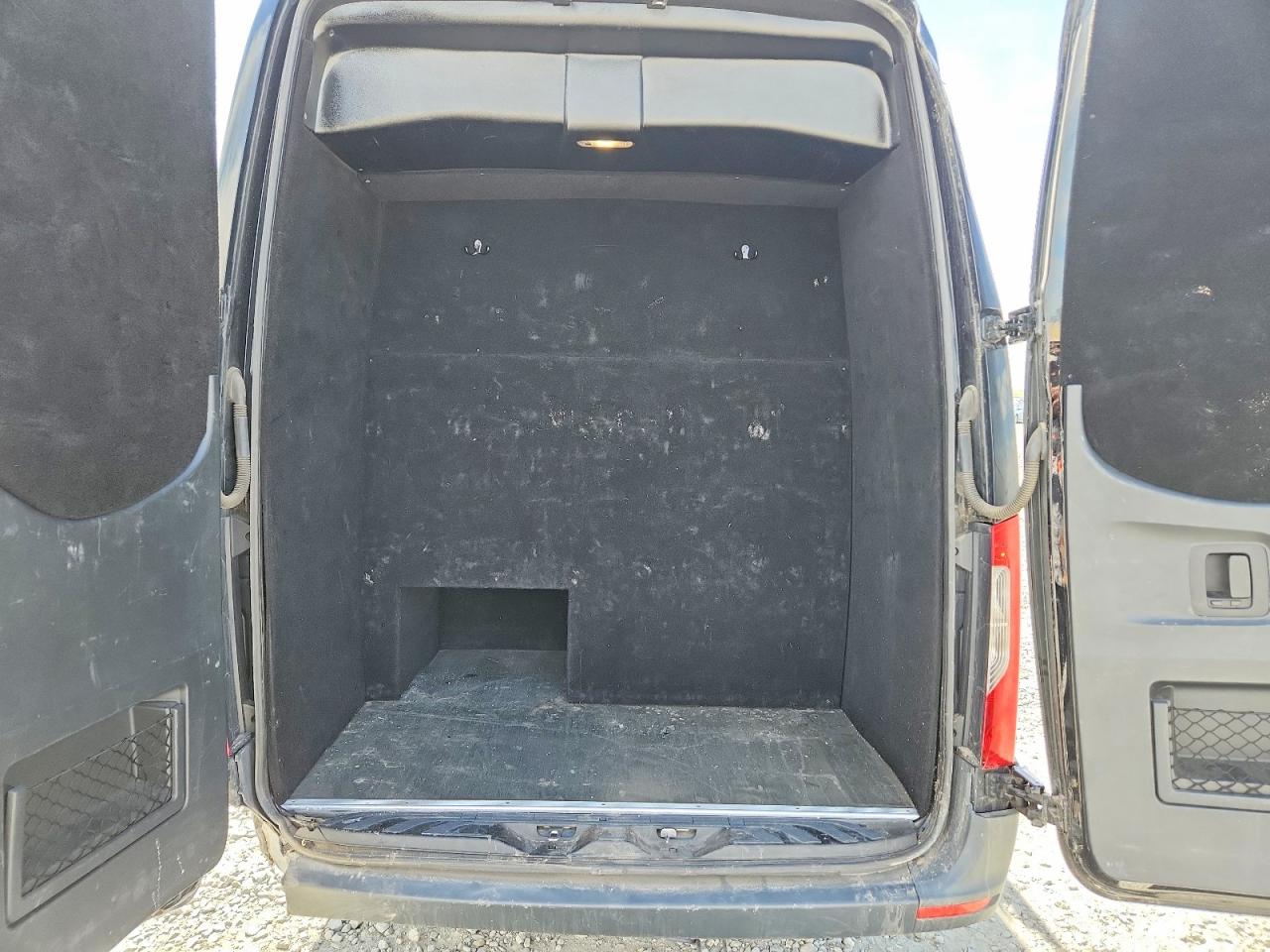 2019 Mercedes-Benz Sprinter VIN WDAPF4CD1KT013945 photo 10