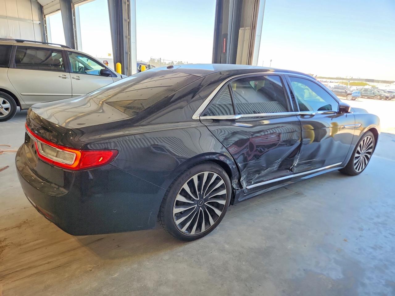 2017 Lincoln Continentl VIN 1LN6L9BC5H5605316 photo 3