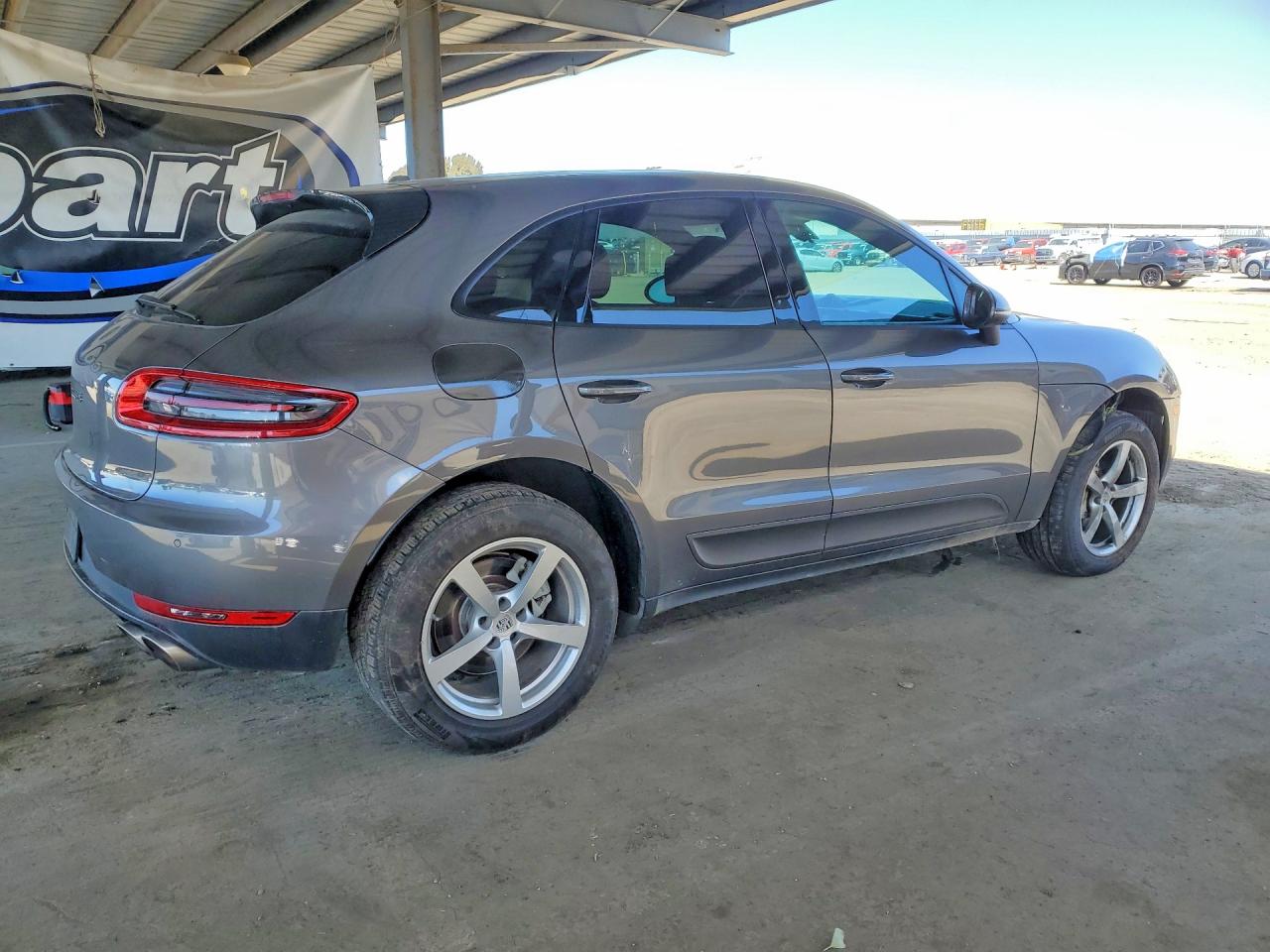 2015 Porsche Macan VIN WP1AB2A54FLB42409 photo 3