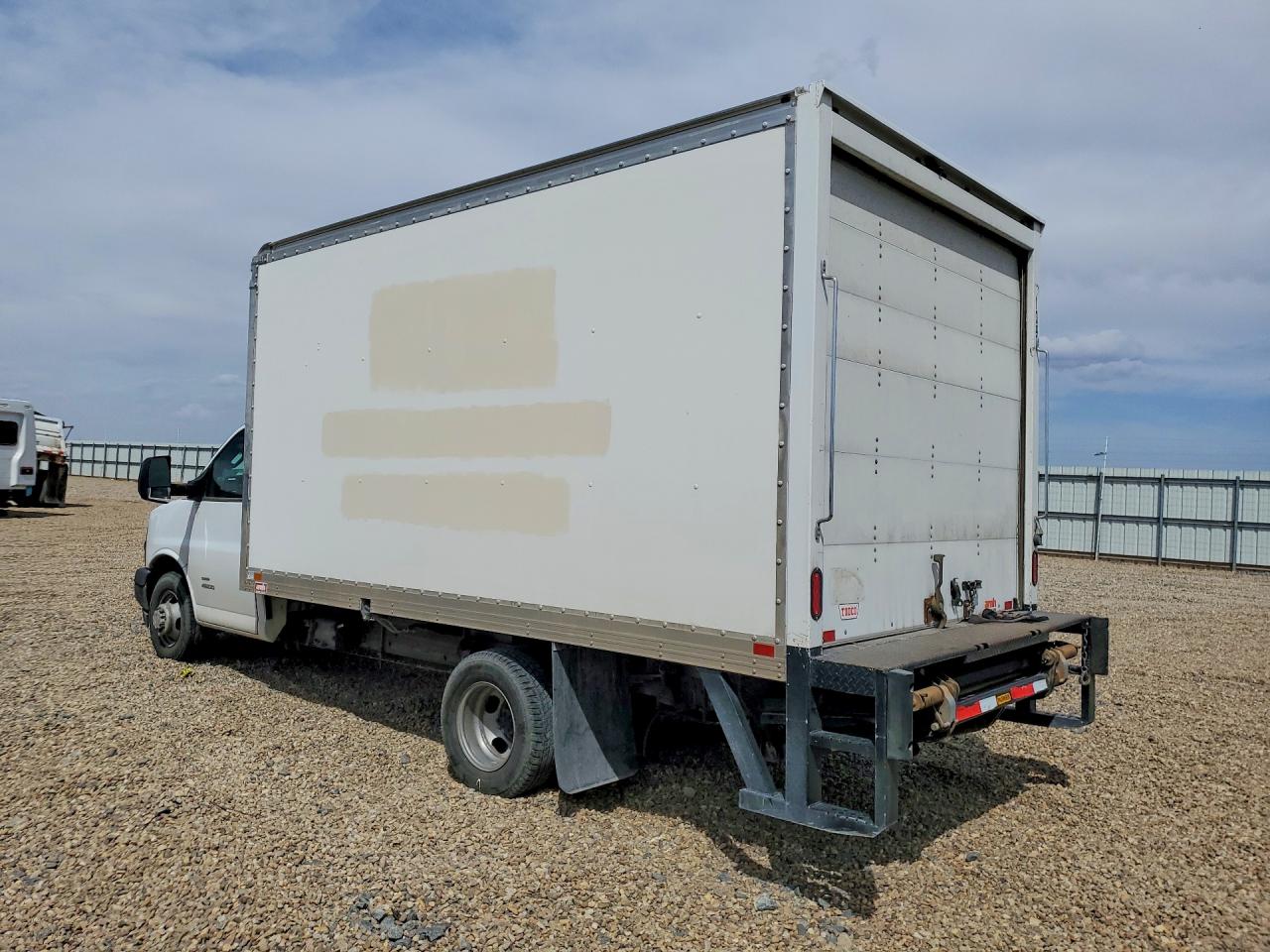 2020 CHEV Express VIN 1HA6GUCG6LN013814 photo 2