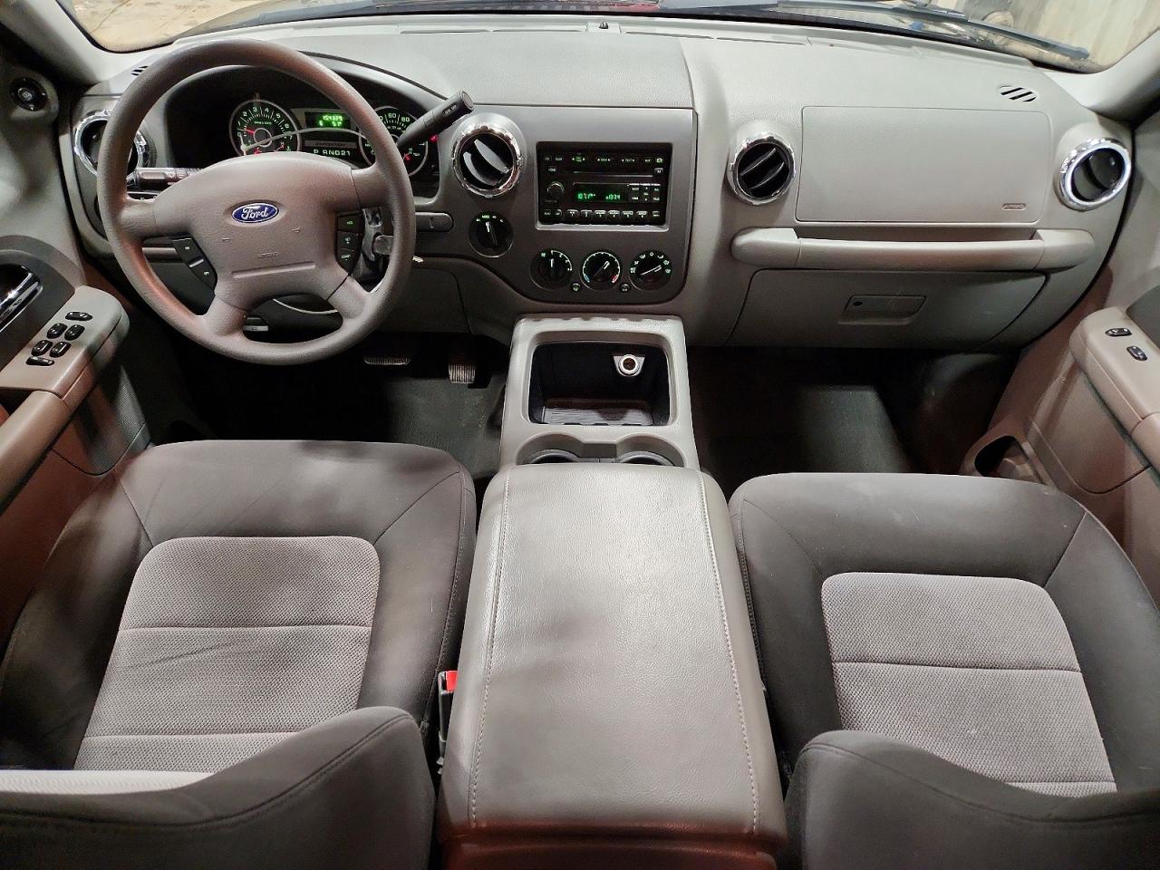 2005 Ford Expedition VIN 1FMPU16515LA44585 photo 8