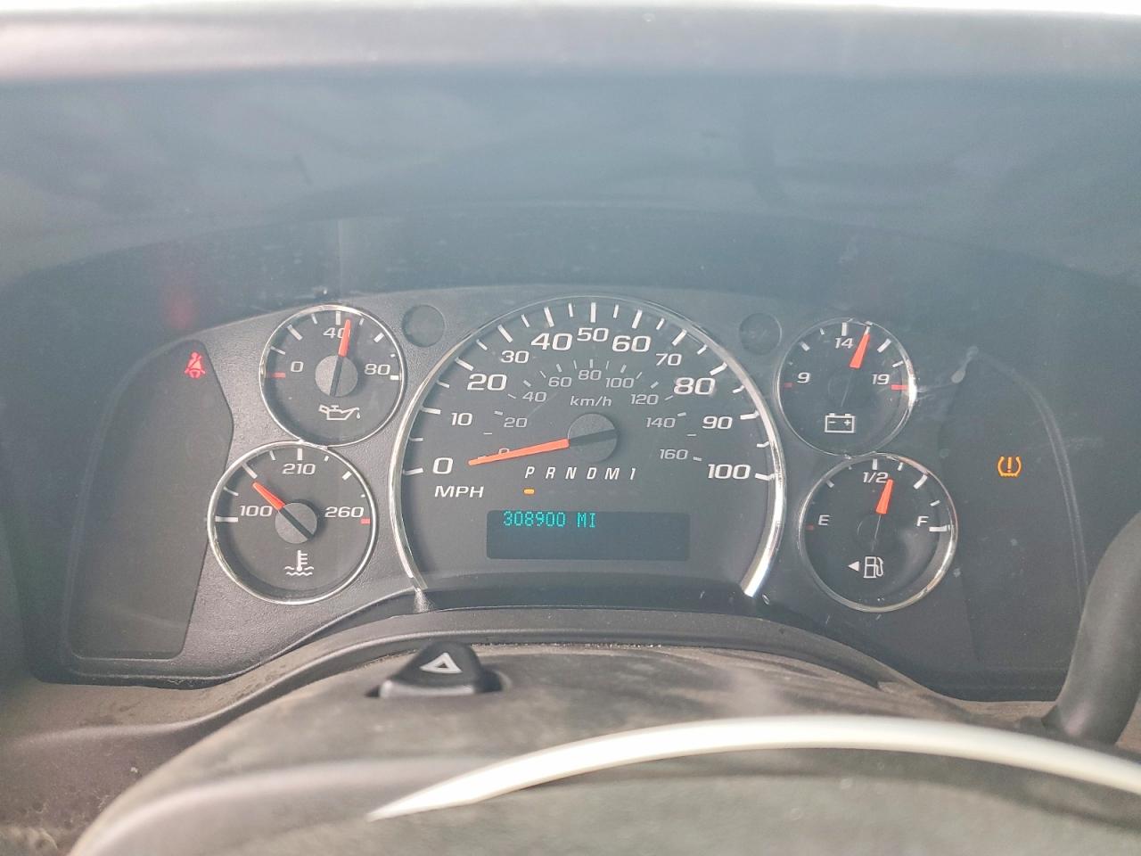 2018 CHEV Express VIN 1GCWGBFP6J1253924 photo 9