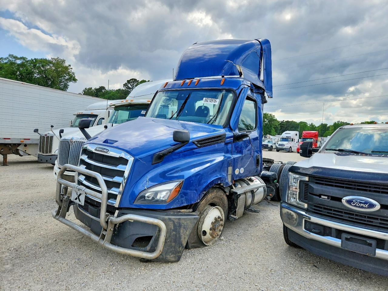 2025 FREIGHTLINER All other VIN 3AKJHLDV8SSVR2413 photo 2