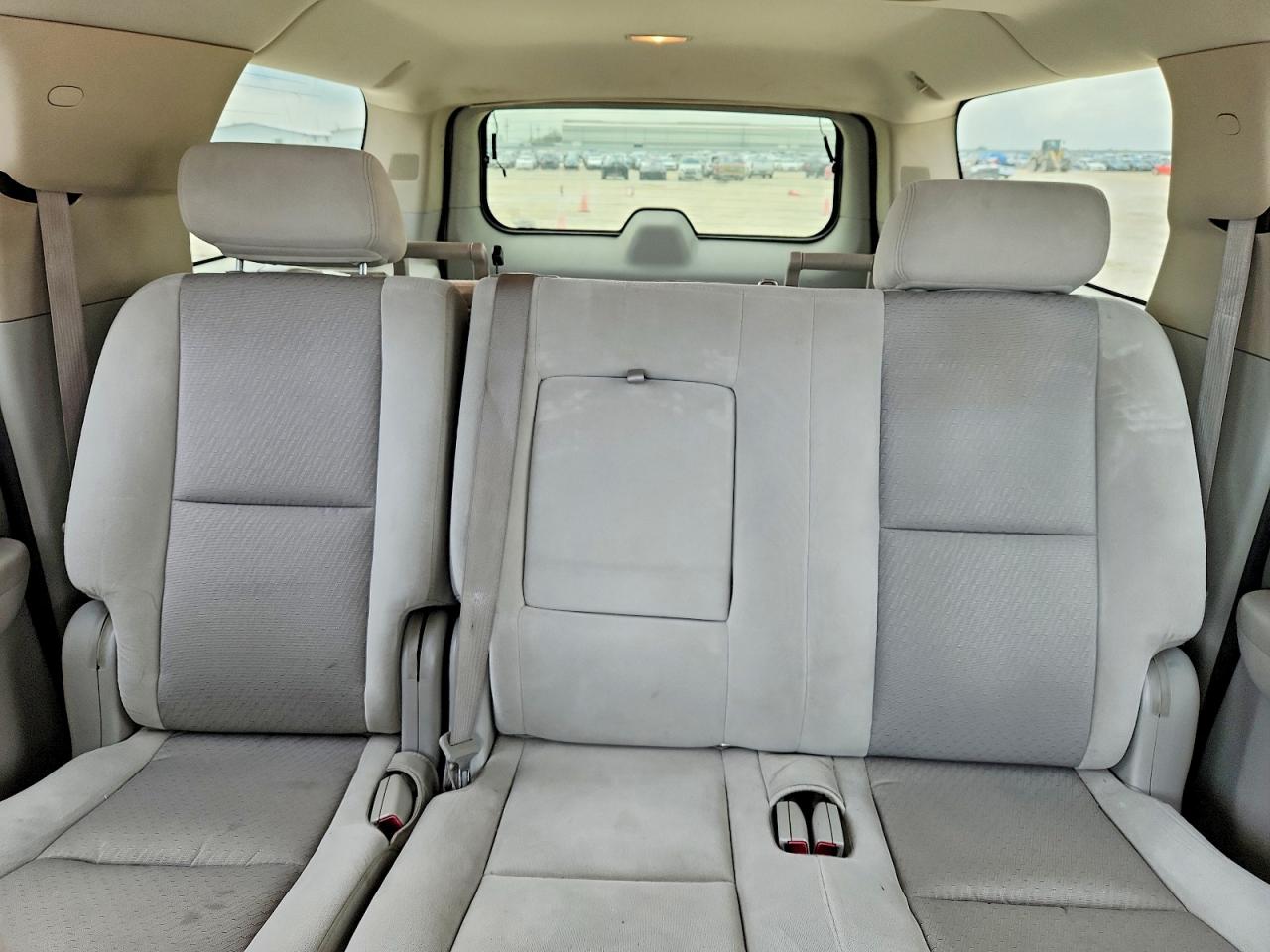 2009 Chevrolet Suburban VIN 1GNFC26029R273641 photo 10
