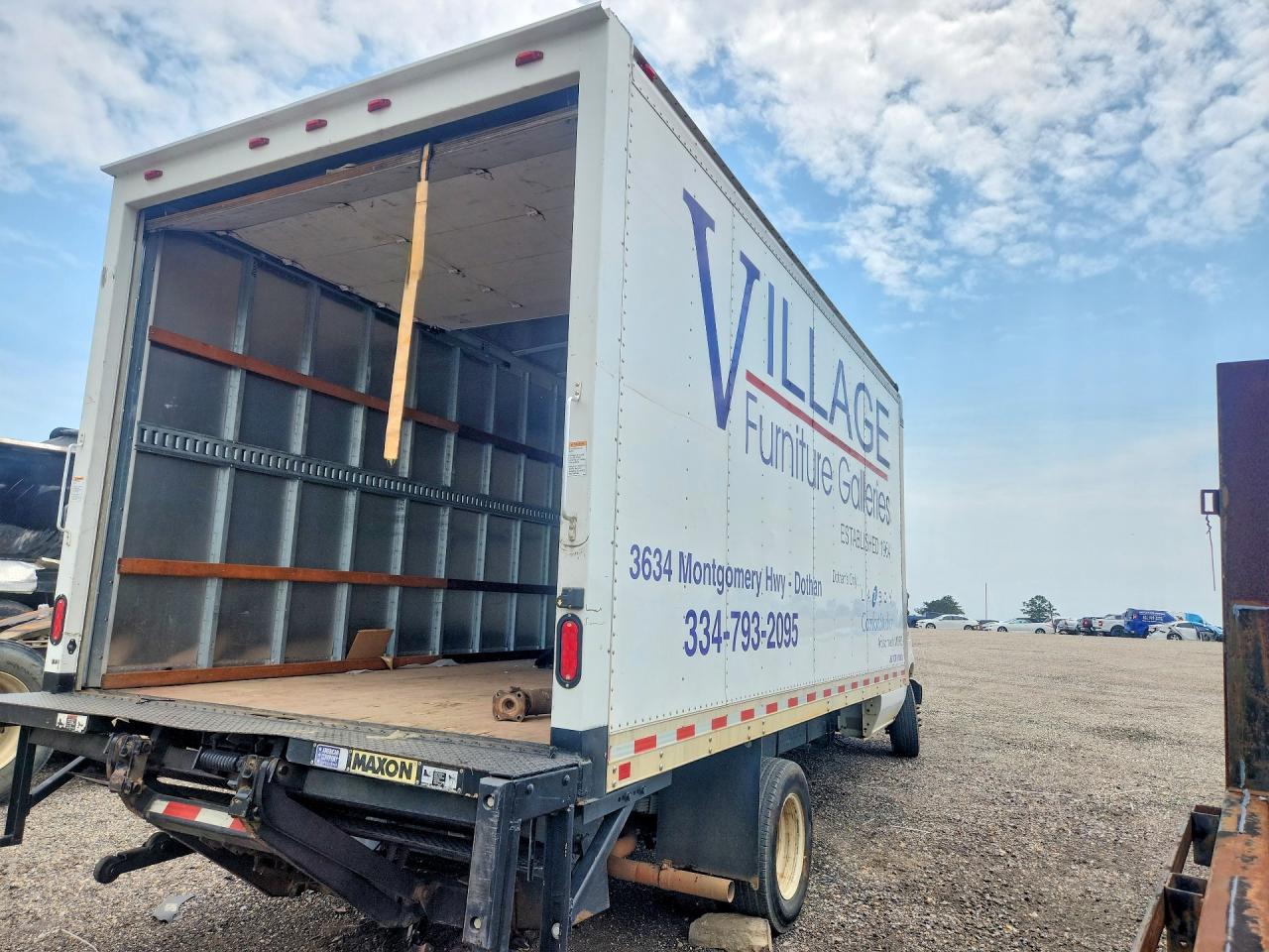 2019 Ford Econoline VIN 1FDWE3FS8KDC32925 photo 3