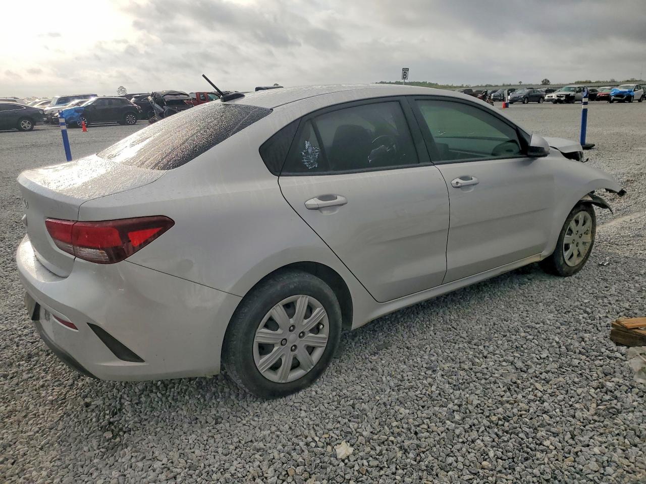 2022 Kia Rio VIN 3KPA24AD0NE466484 photo 3