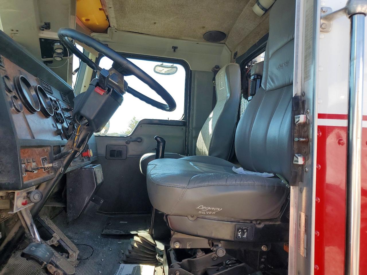 2000 KENWORTH All other VIN 1XKDD09X2YJ831077 photo 10