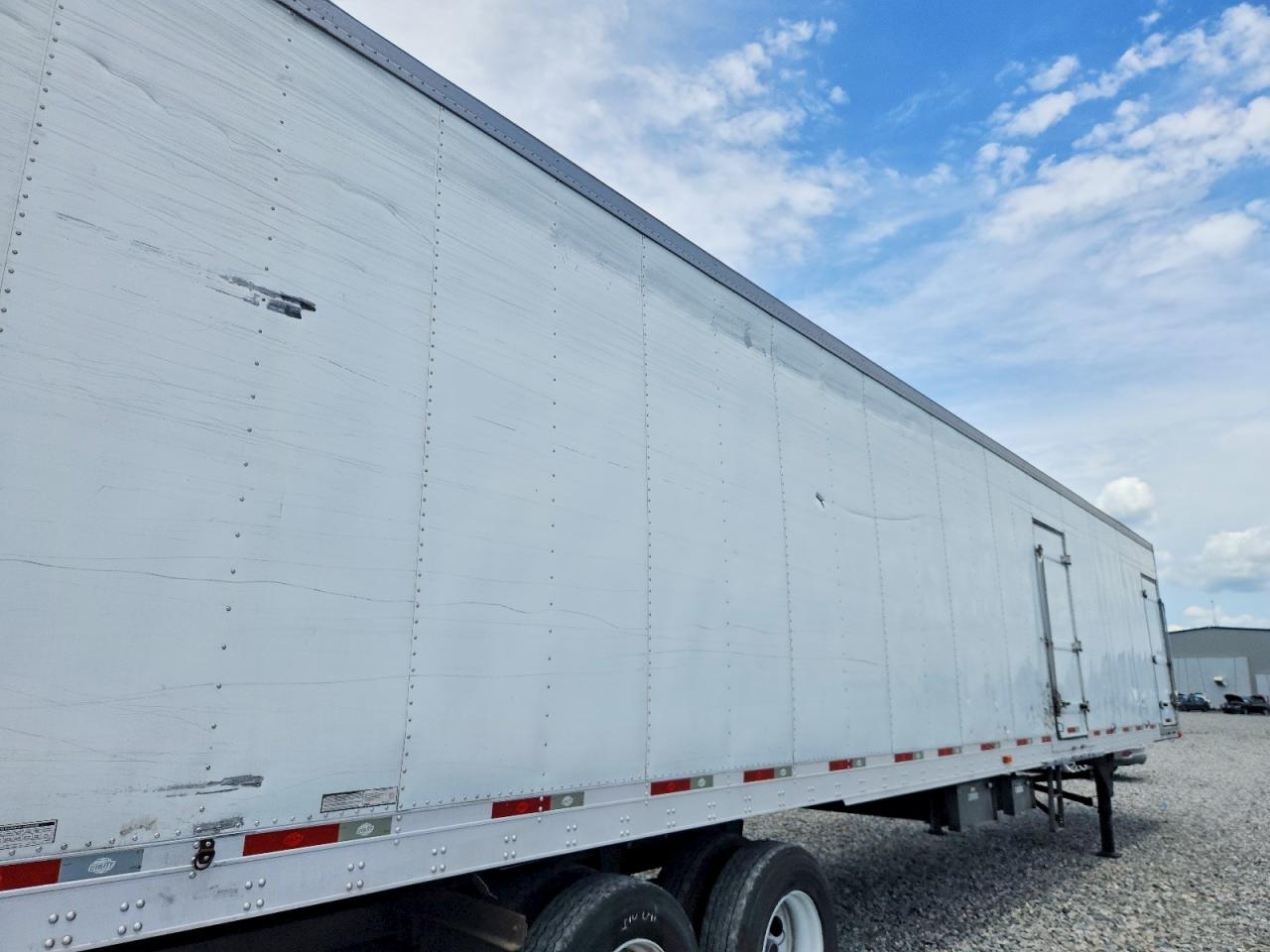 2015 UTILITY All models VIN 1UYVS2539FM245011 photo 9